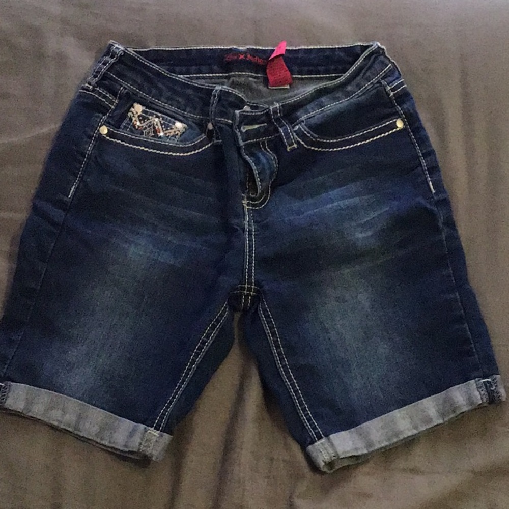 Love Indigo Shorts With Pretty Pocket Design